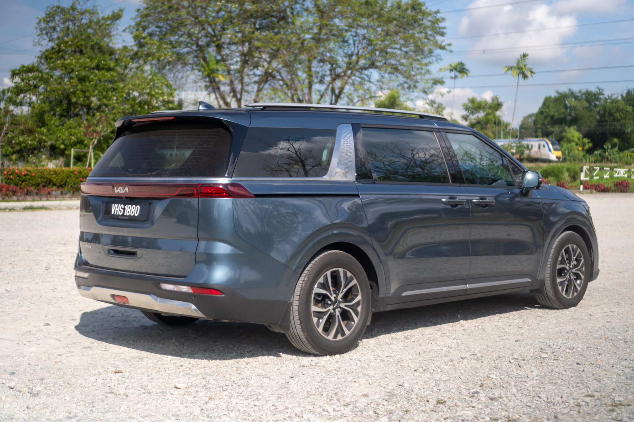 2022 Kia Carnival 7-Seater Review: Competing with Alphard and Vellfire ...